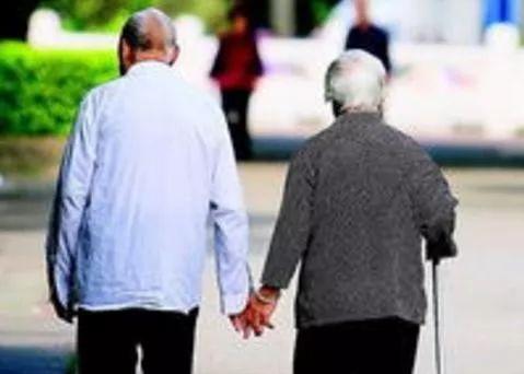 2019婚姻法：老人再婚应该注意什么？结婚几年房屋变成共同财产？
